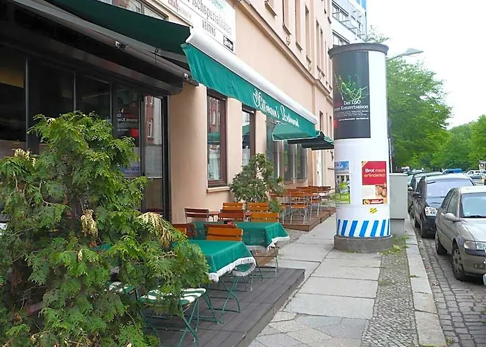 Hostel Living In The Box Berlin